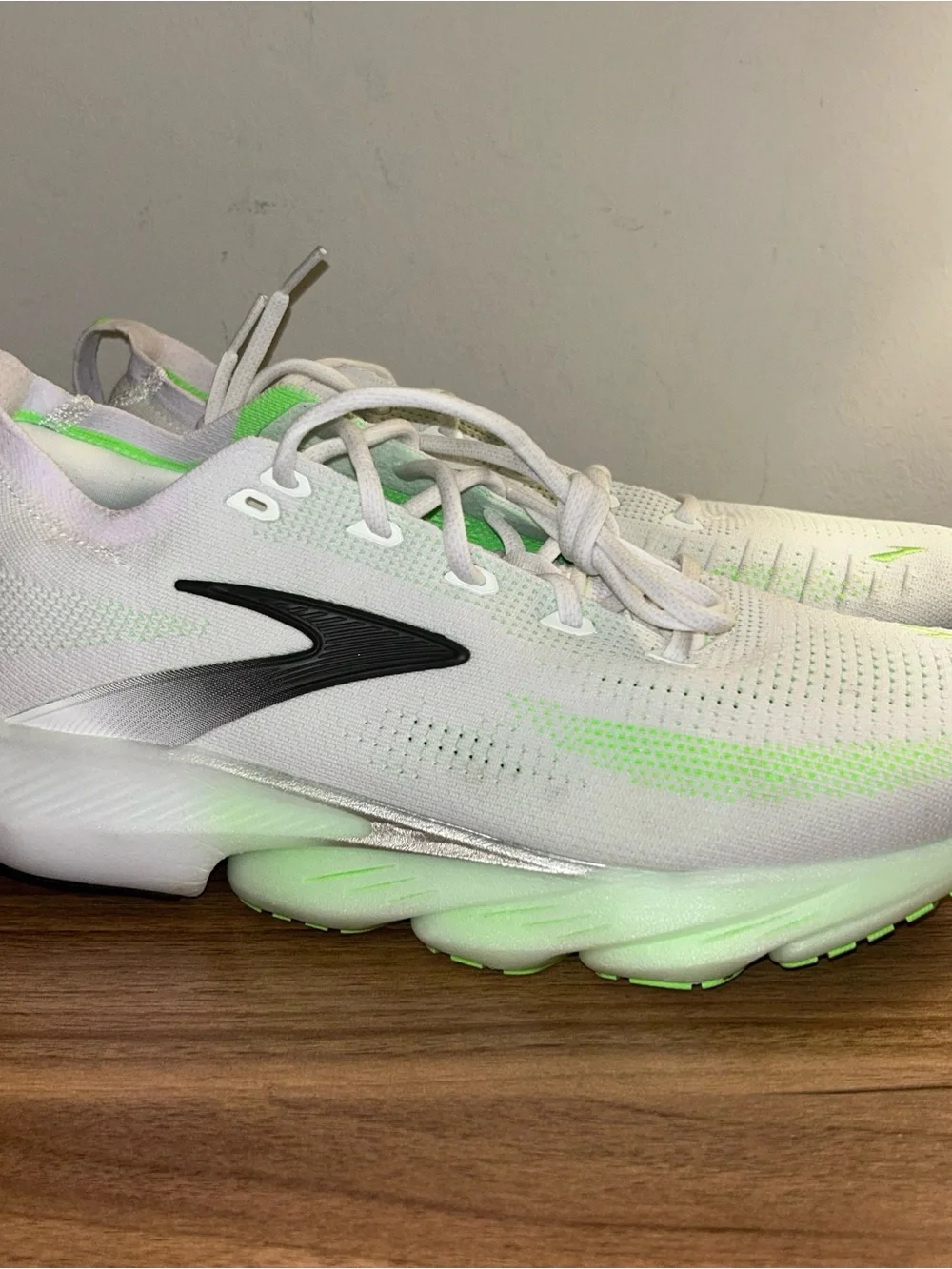 Brooks Glycerin Flex Mens Size 11 White Green Athletic Running Shoes Sneakers